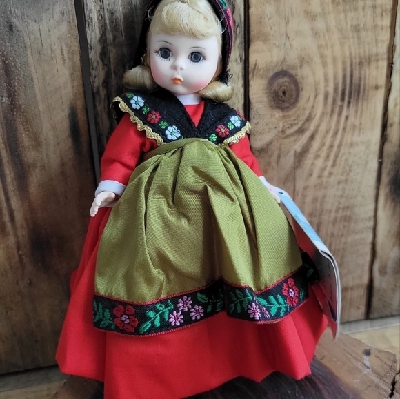 Sweden little women collectible‎ doll - Picture 2 of 5